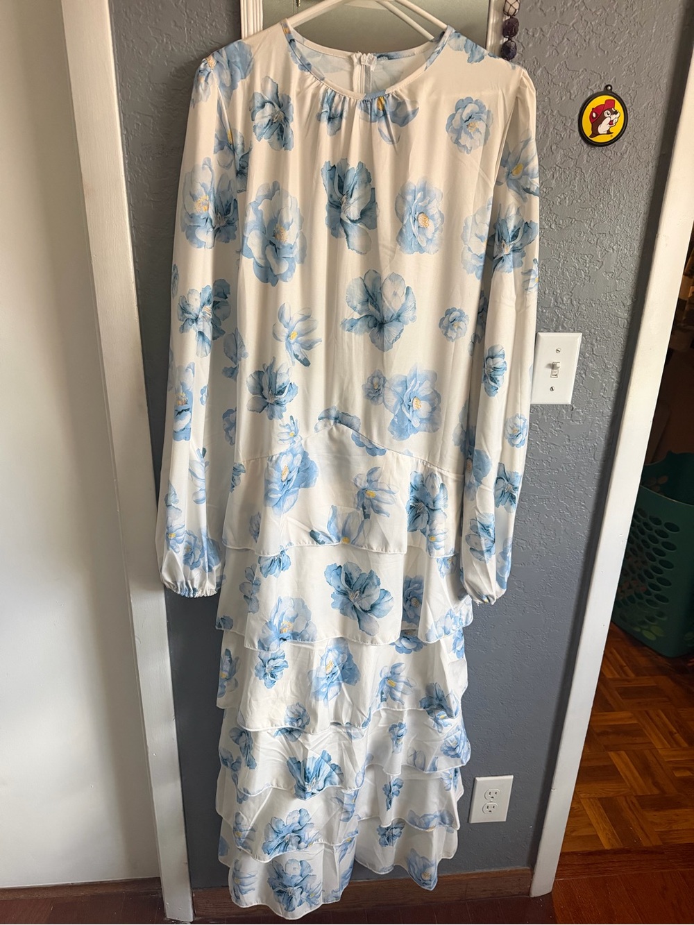 Women's White Floral Tiered Long Sleeve Dress - Blue Floral